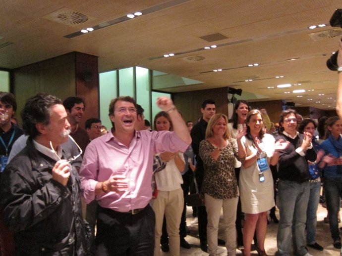 El PP De Cantabria Celebra Los Resultados