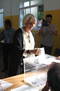 En la capital, con el 100% escrutado, PP logra 17 concejales, PSOE 7 e IU 3