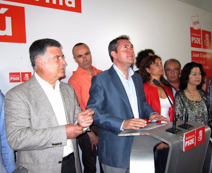 Espadas, Junto A Viera, Hoy En La Sede Electoral Del PSOE De Sevilla