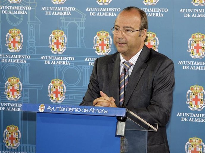 El alcalde de Almería, Luis Rogelio Rodríguez Comendador (PP)