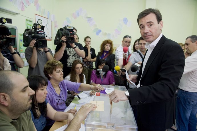 Tomás Gómez Votando