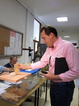 Óscar Puente Ejerce Su Derecho Al Voto