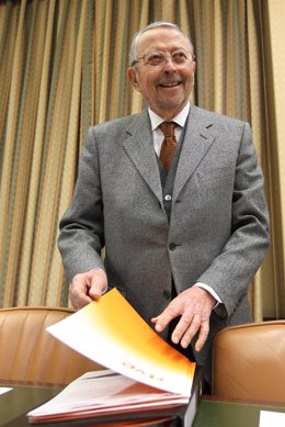 Alberto Oliart, presidente de RTVE, en el Congreso