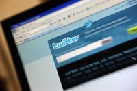 Los futuros alcaldes de Santiago, Ferrol y A Coruña emplean Twitter para agradecer sus mayorías absolutas