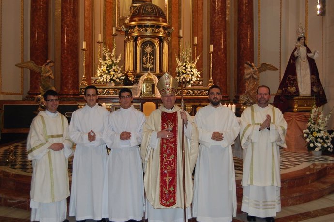 El Obispo De Cartagena Con Los Seminaristas