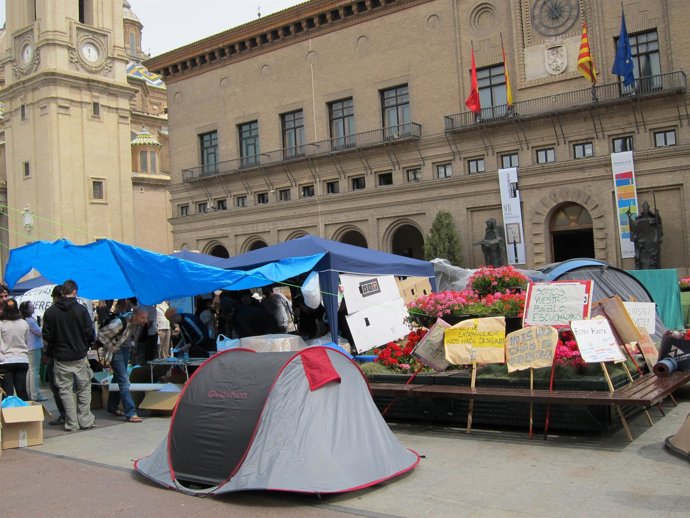 Acampada Del 15M. En La Plaza Del Pilar De Zaragoza