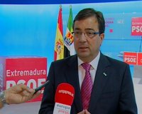 Vara dice que "a priori" no rechaza un acuerdo sobre la refinería con IU, que se opone al proyecto