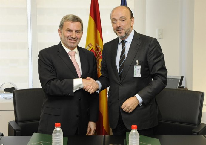 El Presidente De Adif Y El Presidente De Indra, Tras La Firma Del Acuerdo