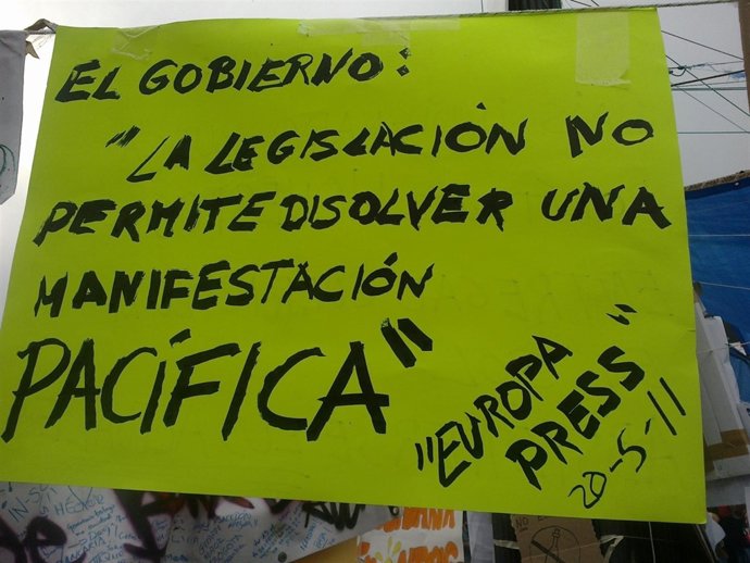 Una De Las Pancartas De La Acampada 15-M En Sol
