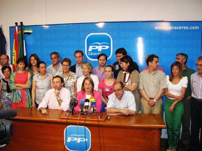 Elena Nevado Y Su Equipo