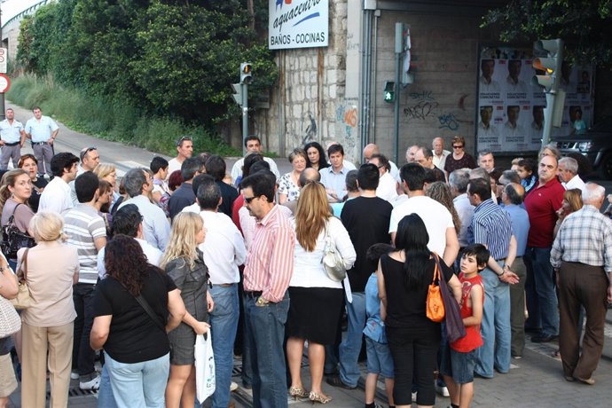 Concentración En Burjassot Para Pedir Soluciones Al "Punto Negro" Del Tranvía