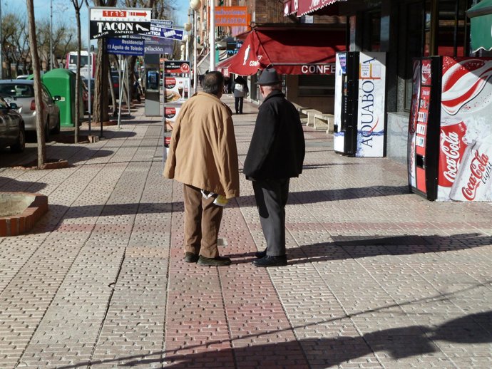 ancianos conversando