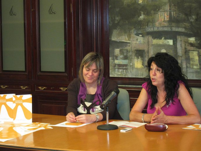 Fernández Y Castrillo, Durante La Presentación