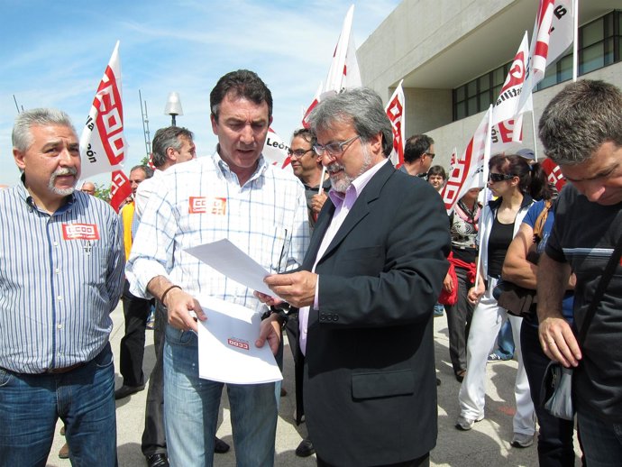 El Secretario Regional De CC.OO. Presenta Su Propuesta De Empleo A IU