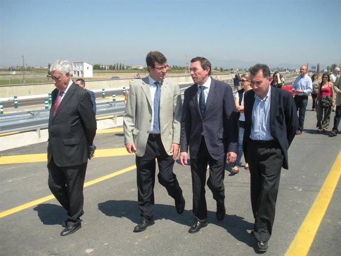 Flores En La Puesta En Servicio Del Nuevo Vial De Conexión Marítimo-Port Saplaya