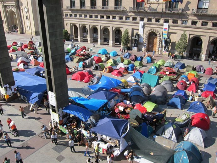 La Acampada De La Plaza Del Pilar De Zaragoza