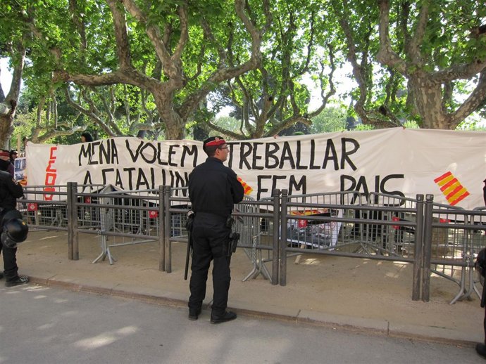 Trabajadores De Yamaha Se Manifiestan En El Parlament