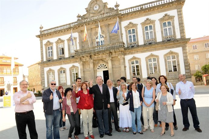 Psdeg PSOE Pontevedra | Foto De Louro E A Candidatura Na Praza De España