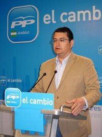 El PP-A dice que la Consejería de Empleo es "una bomba de relojería" y achaca "la fuga" de altos cargos al caso ERE