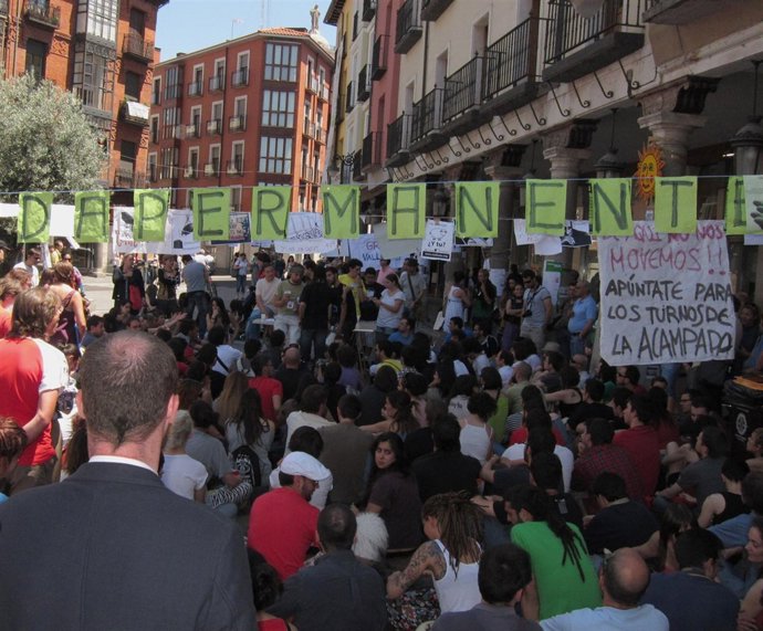 Acampada En La Plaza De Fuente Dorada De Valladolid