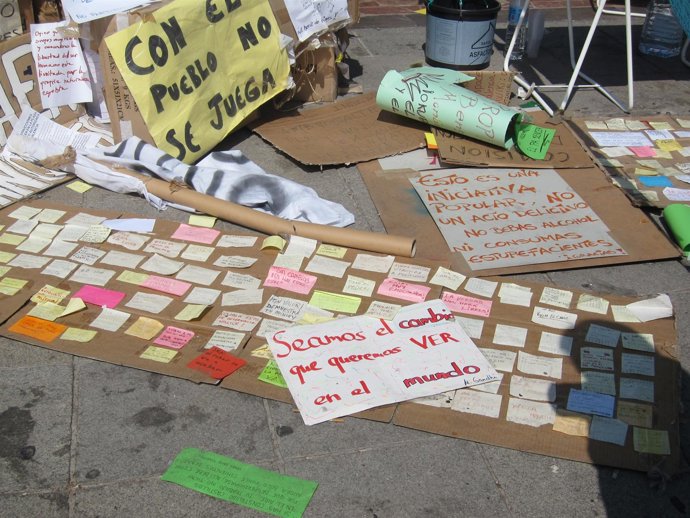 Lemas En La Acampada De Indignados De Valencia