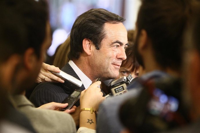 José Bono En Los Pasillos Del Congreso