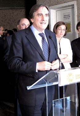 Ministro De Trabajo, Valeriano Gómez, En Un Acto De La ONCE