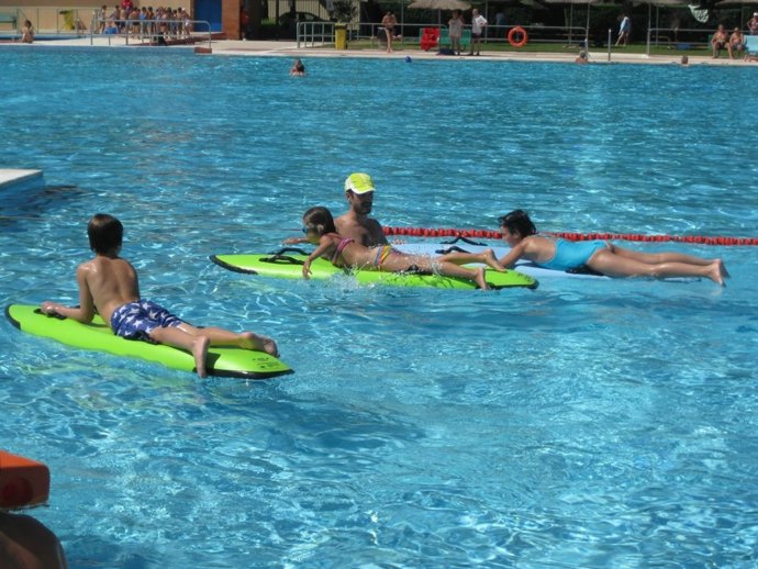 Cursos De Salvamentos En Piscina