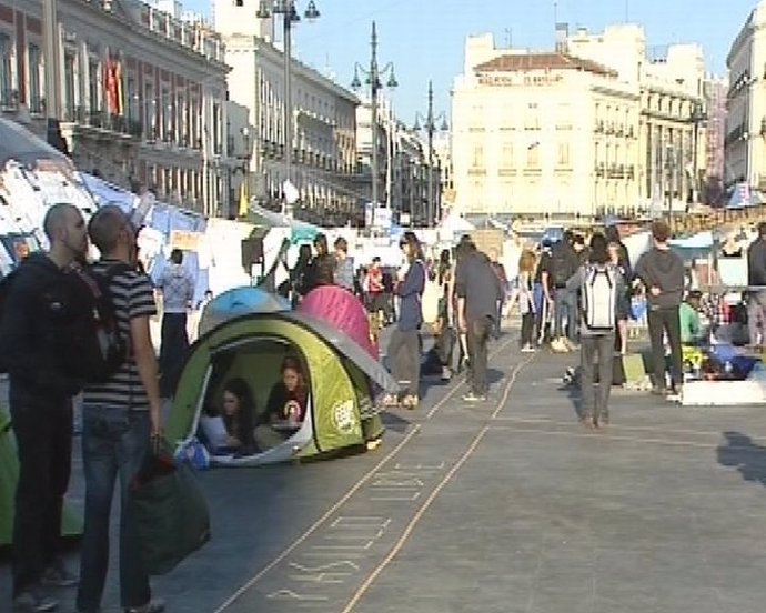 Los "indignados" continúan en la Puerta del Sol