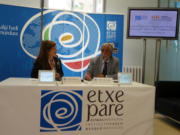 La Directora Del Instituto Etxepare Y El Director Del Institut Ramon Llull