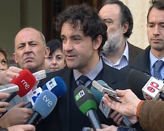 Francesc Colomer ateinde a los medios en imagen de archivo