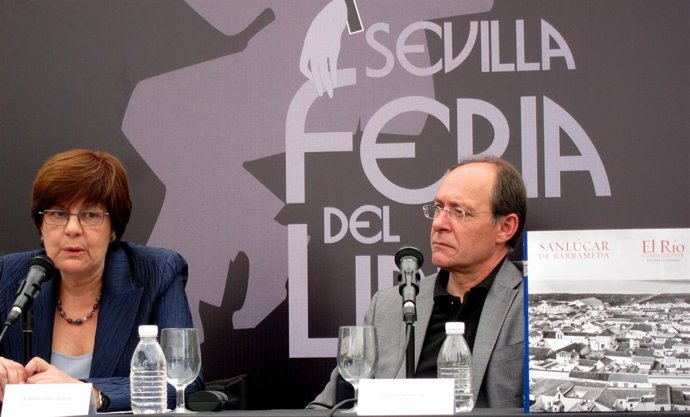 Los Consejeros De Obras Públicas Y Vivienda Y De Medio Ambiente