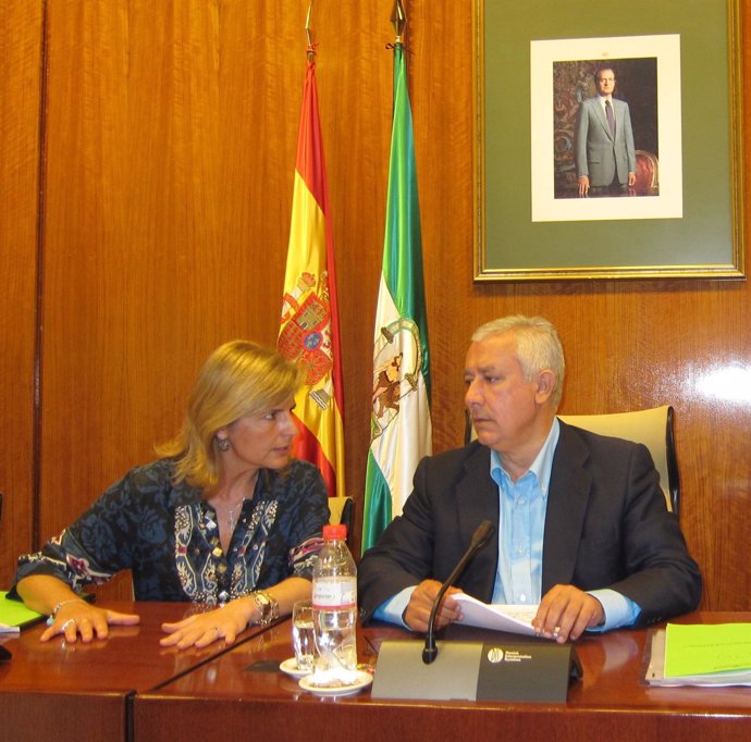Javier Arenas Junto A Esperanza Oña, Hoy En La Reunión Del Grupo Parlamentario