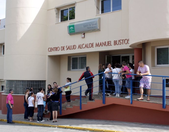 Fachada Principal Del Centro De Salud Alcalde Manuel Bustos En Mairena Del Alcor