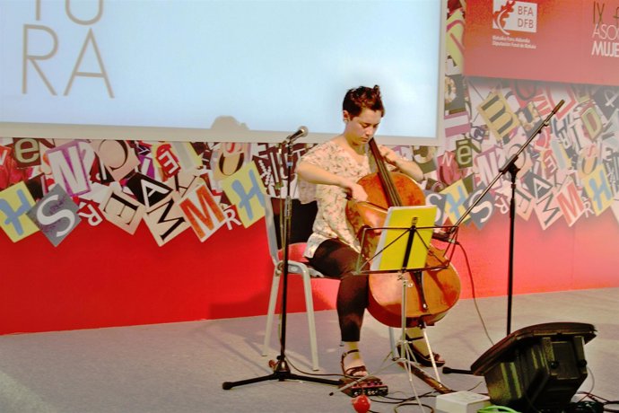 Actuación De Maite Arrotajauregi En La IX Feria De Asociaciones De Mujeres