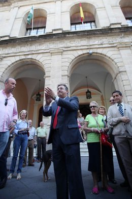 El Alcalde Electo, Juan Ignacio Zoido, Ante El Ayuntamiento