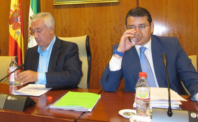 Javier Arenas Y Antonio Sanz, Hoy En La Reunión Del Grupo Parlamentario