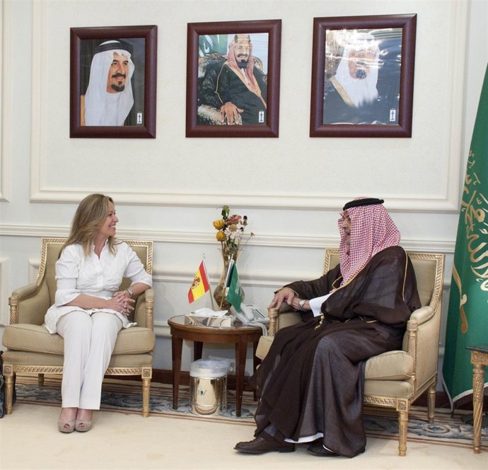 La Ministra De Asuntos Exteriores Con Su Homólogo Saudí En Riad 