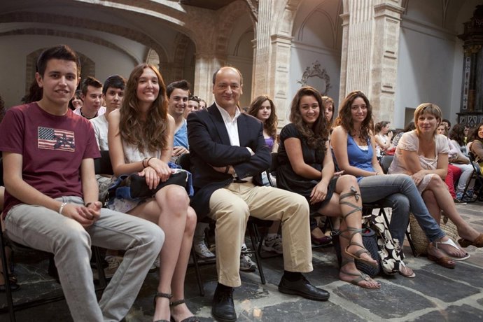 Gustavo Martín Garzo En La Biblioteca Valenciana
