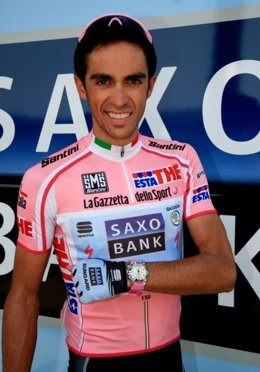 Alberto Contador Con Un Reloj De CRISTIAN LAY 