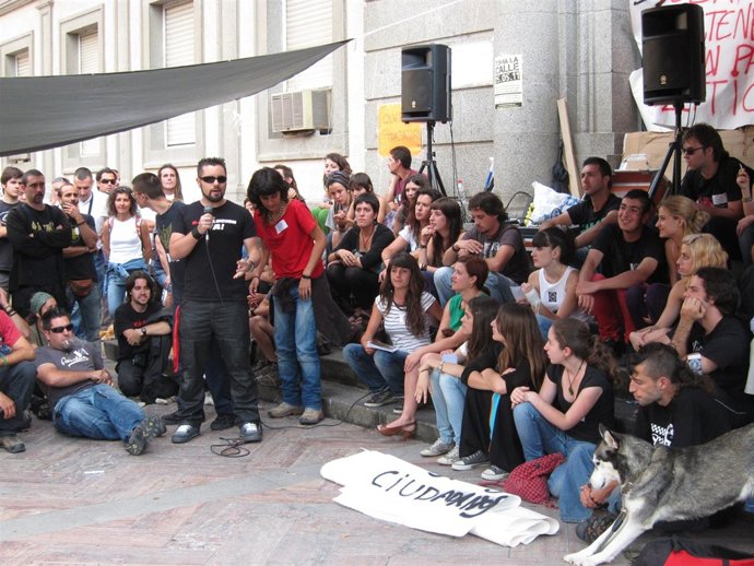 Asamblea De La Plataforma 'Democracia Real Ya' En Huelva. 