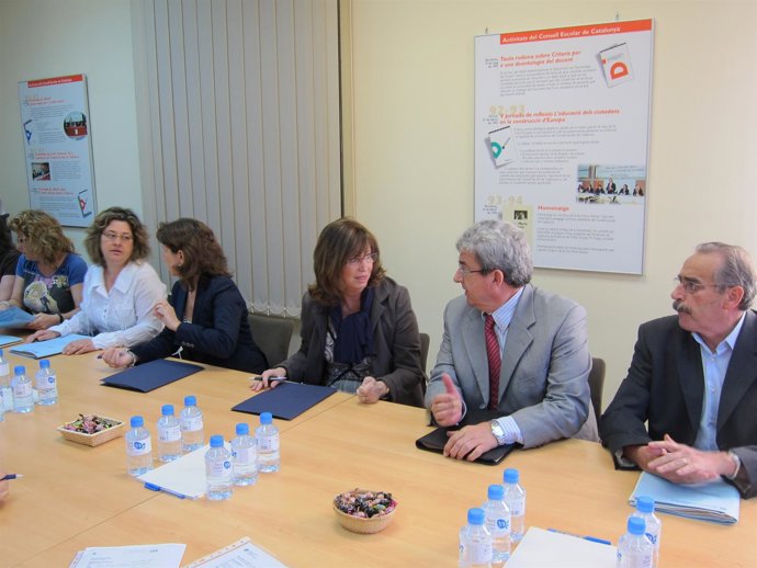 La Consellera De Enseñanza, Irene Rigau, Preside La Mesa Sindical