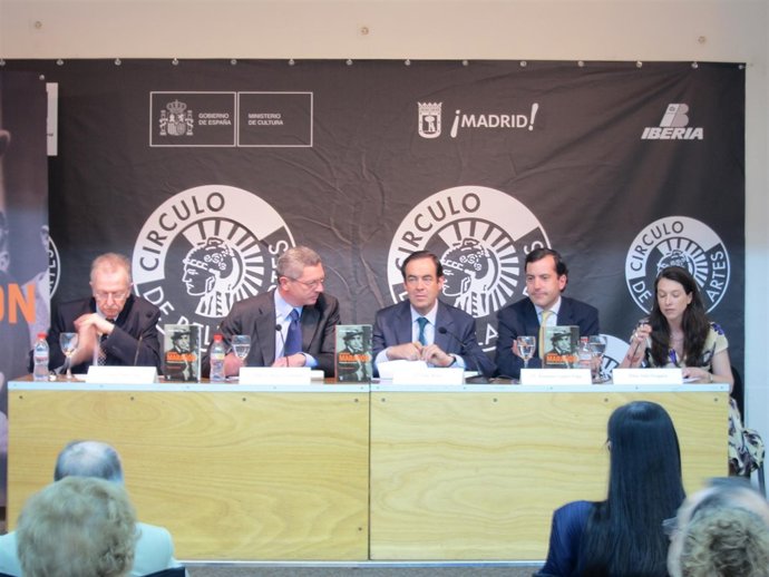 Ruiz-Gallardón Y Bono Durante La Presentación De Un Libro Sobre Marañón