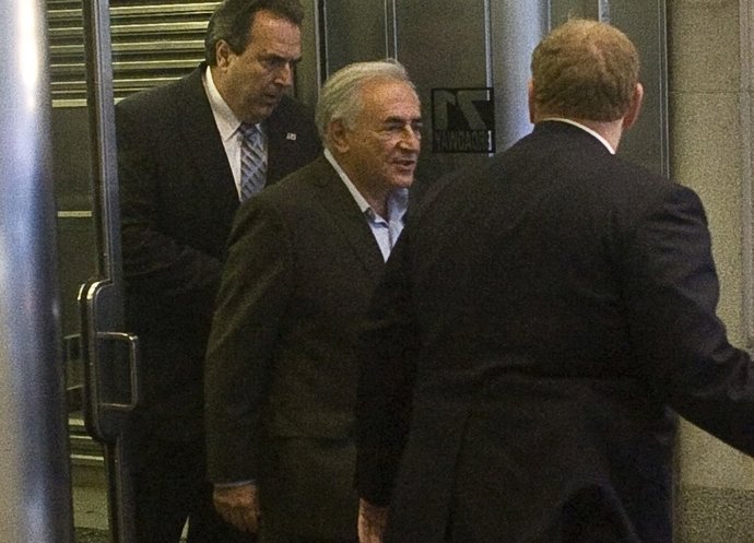 Trasladan A Strauss-Kahn A Otro Apartamento