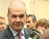 Chaves espera que los 'barones' respeten los planes de Zapatero y les recuerda que es el secretario general