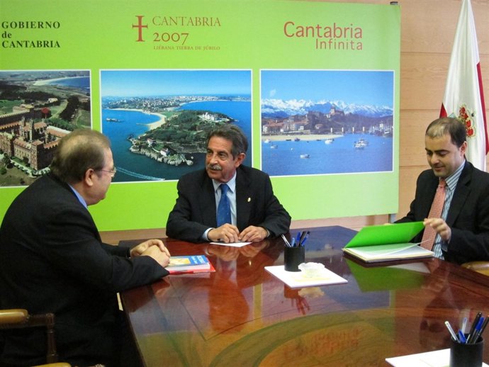 Revilla Con Los Representantes De La Plataforma