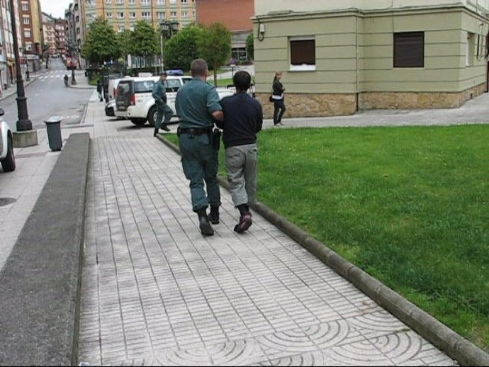 Detenido Por La Guardia Civil
