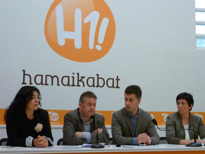 Iñaki Galdos Junto A Varios Representantes De H1!