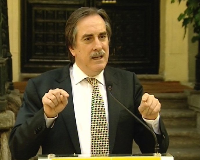 Valeriano Gómez cree que la negociación colectiva esta en su fase final