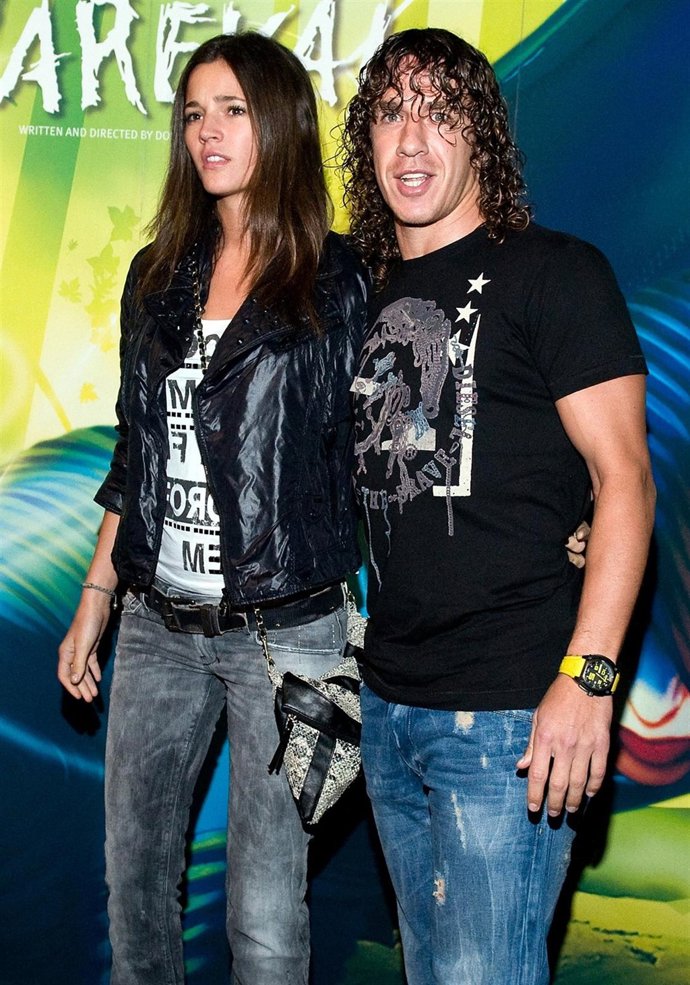 Malena Costa y Carles Puyol